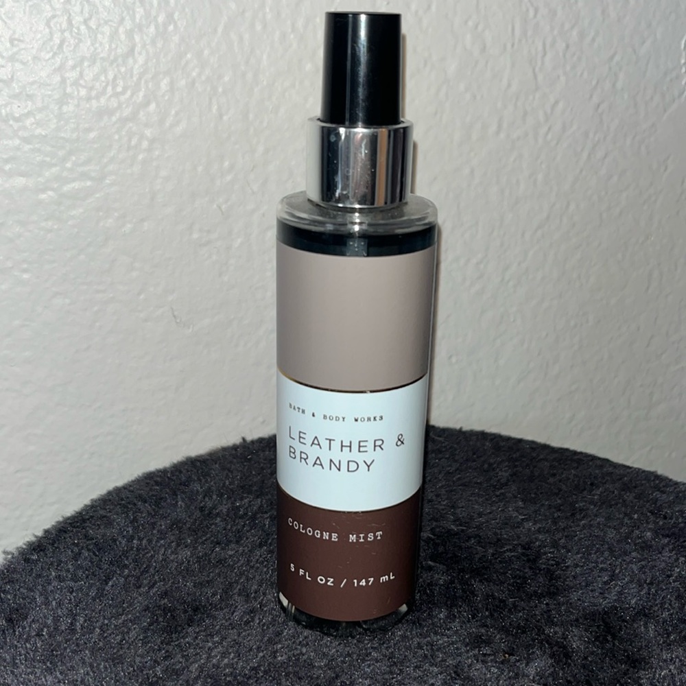 Leather and Brandy Men spray from bath and body works. 🫧